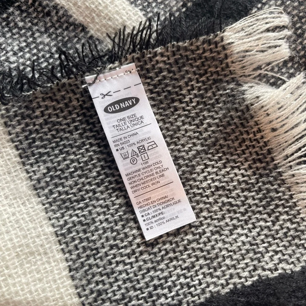 Old Navy Black & White Plaid Checkered Scarf Shawl